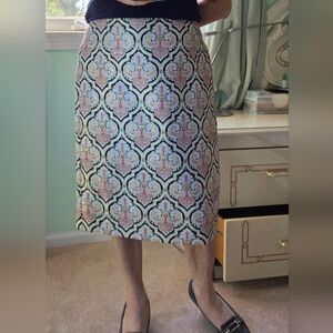 Elegant Pink and Black Patterned pencil Skirt. Shiny with Gold metallic thread